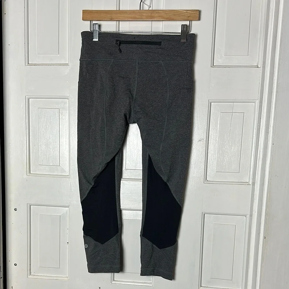 Lululemon Athletics SoulCycle Womens  Gray and Black Cropped Leggings Size 6